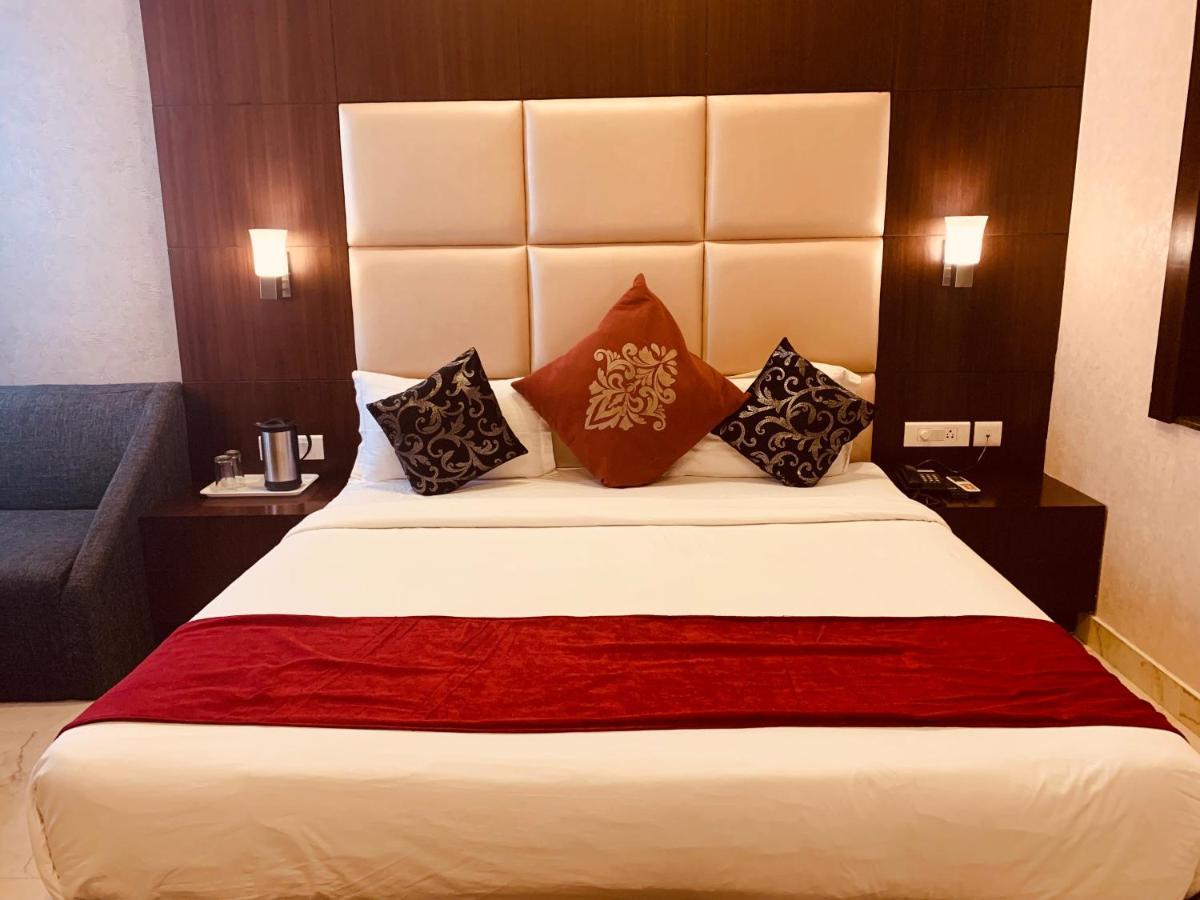 Hotel The Onix Dehradun Extérieur photo