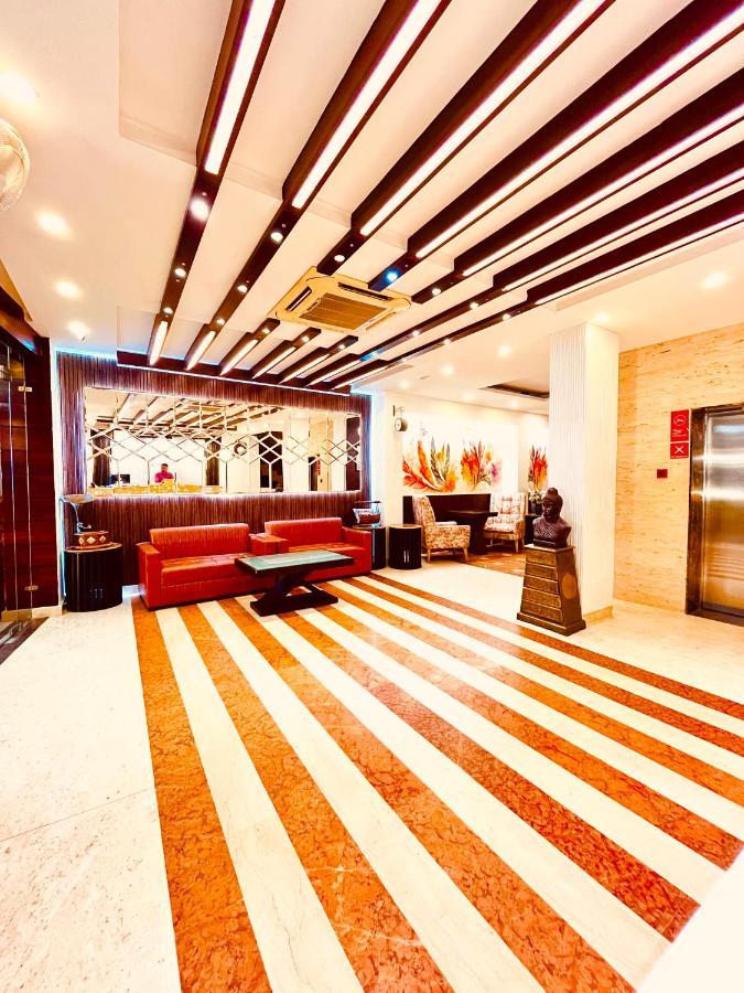 Hotel The Onix Dehradun Extérieur photo