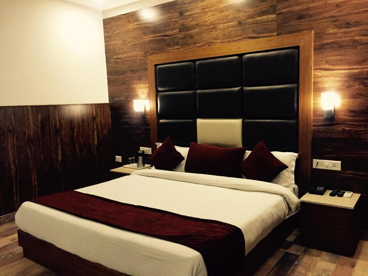 Hotel The Onix Dehradun Extérieur photo