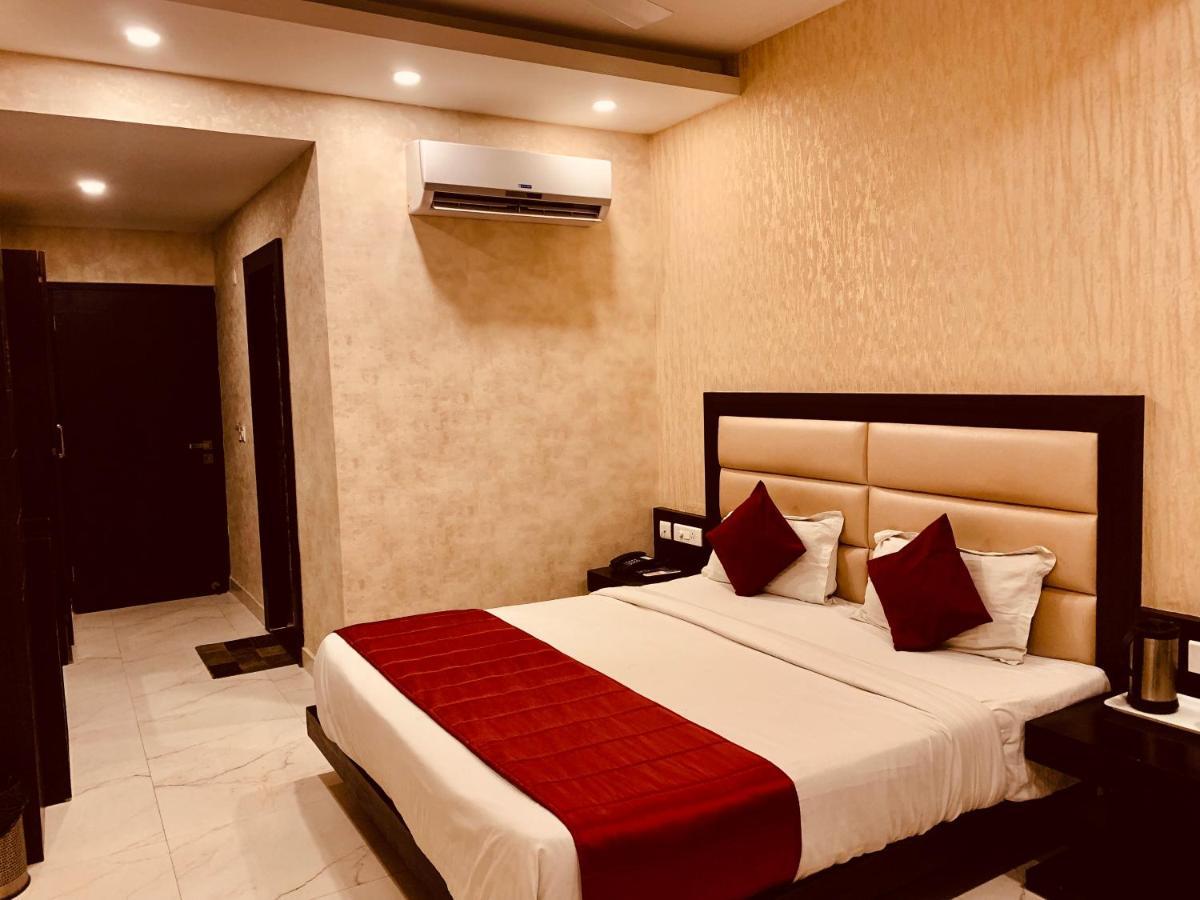 Hotel The Onix Dehradun Extérieur photo