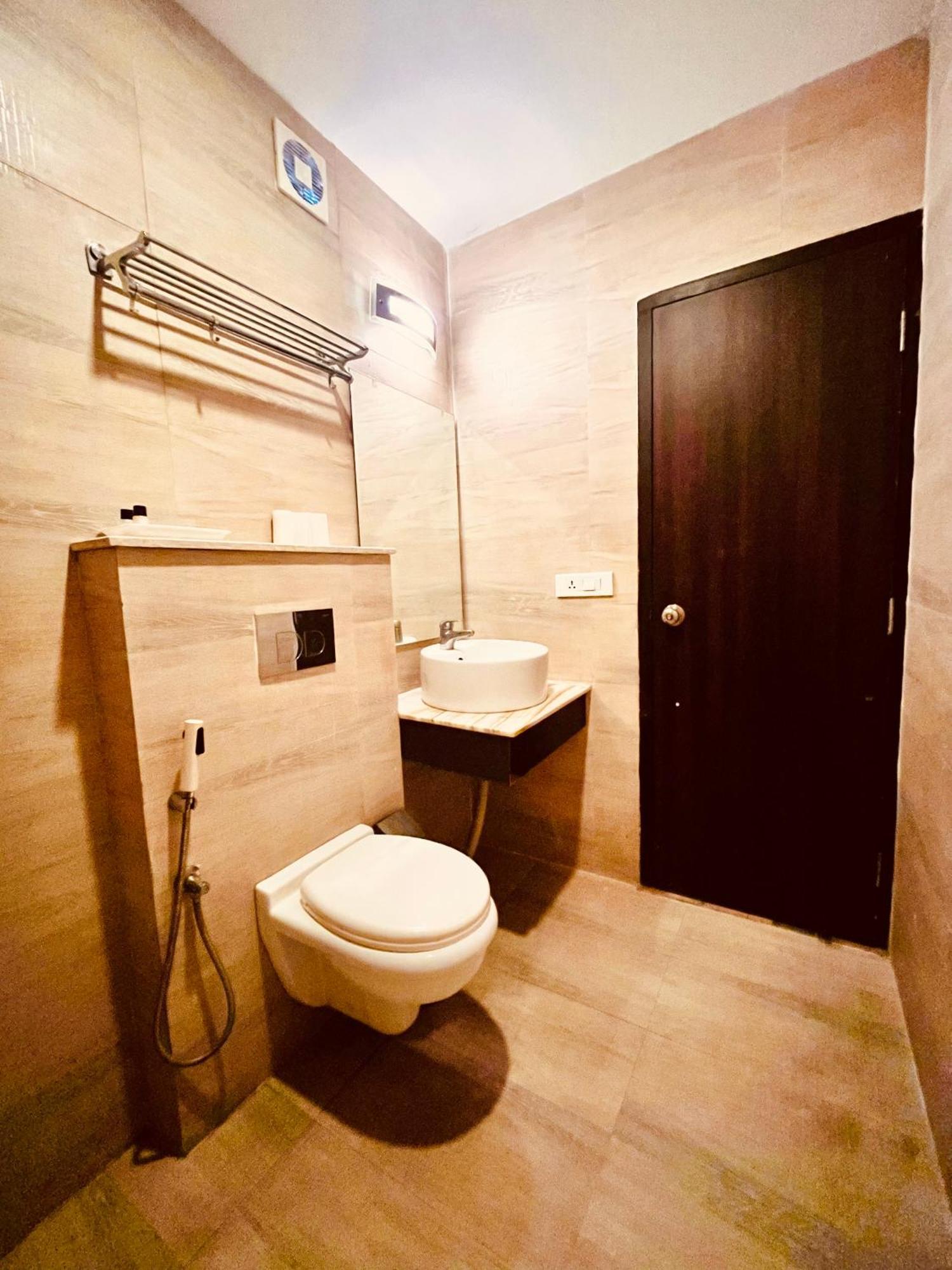 Hotel The Onix Dehradun Extérieur photo