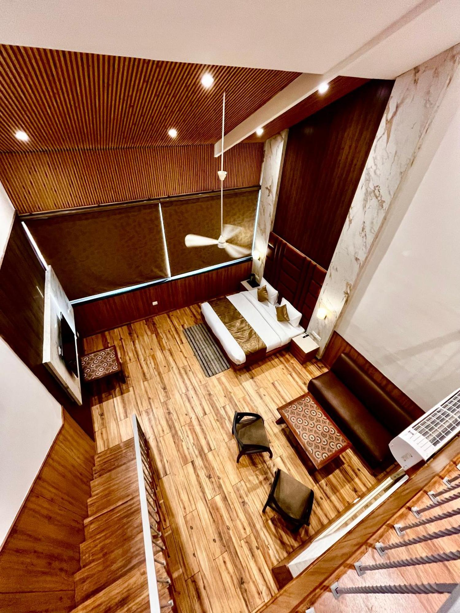 Hotel The Onix Dehradun Extérieur photo