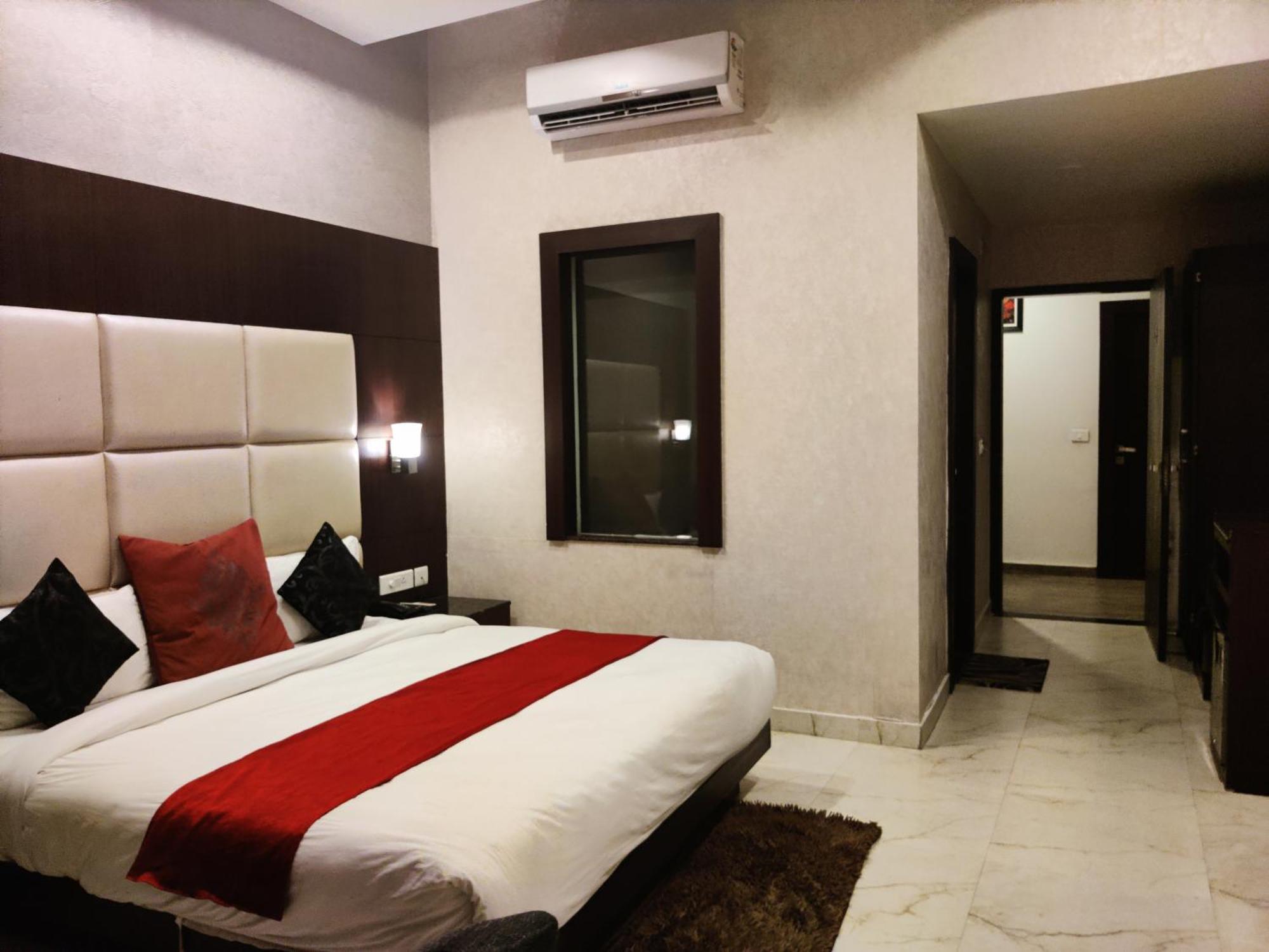 Hotel The Onix Dehradun Extérieur photo
