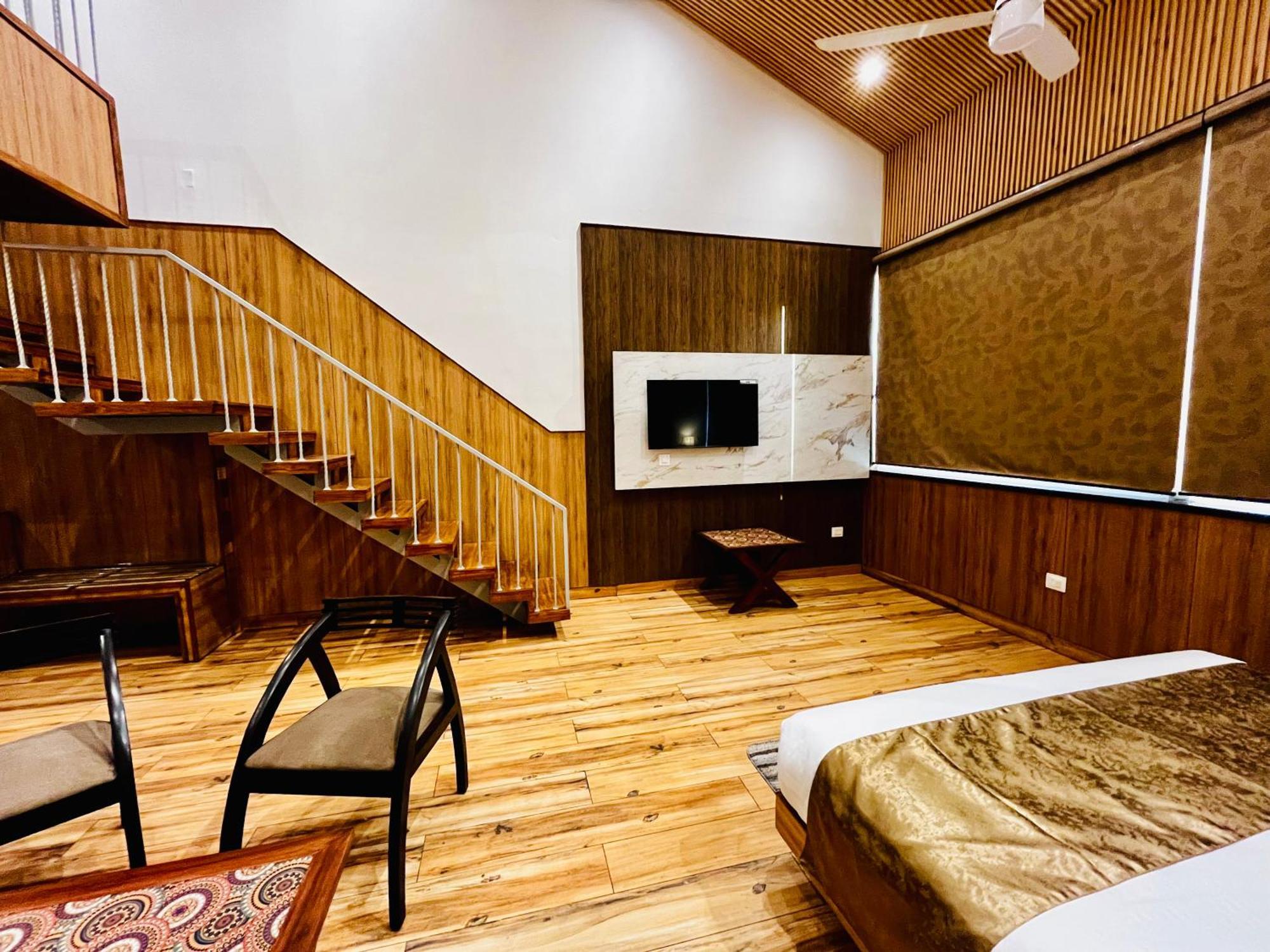 Hotel The Onix Dehradun Extérieur photo