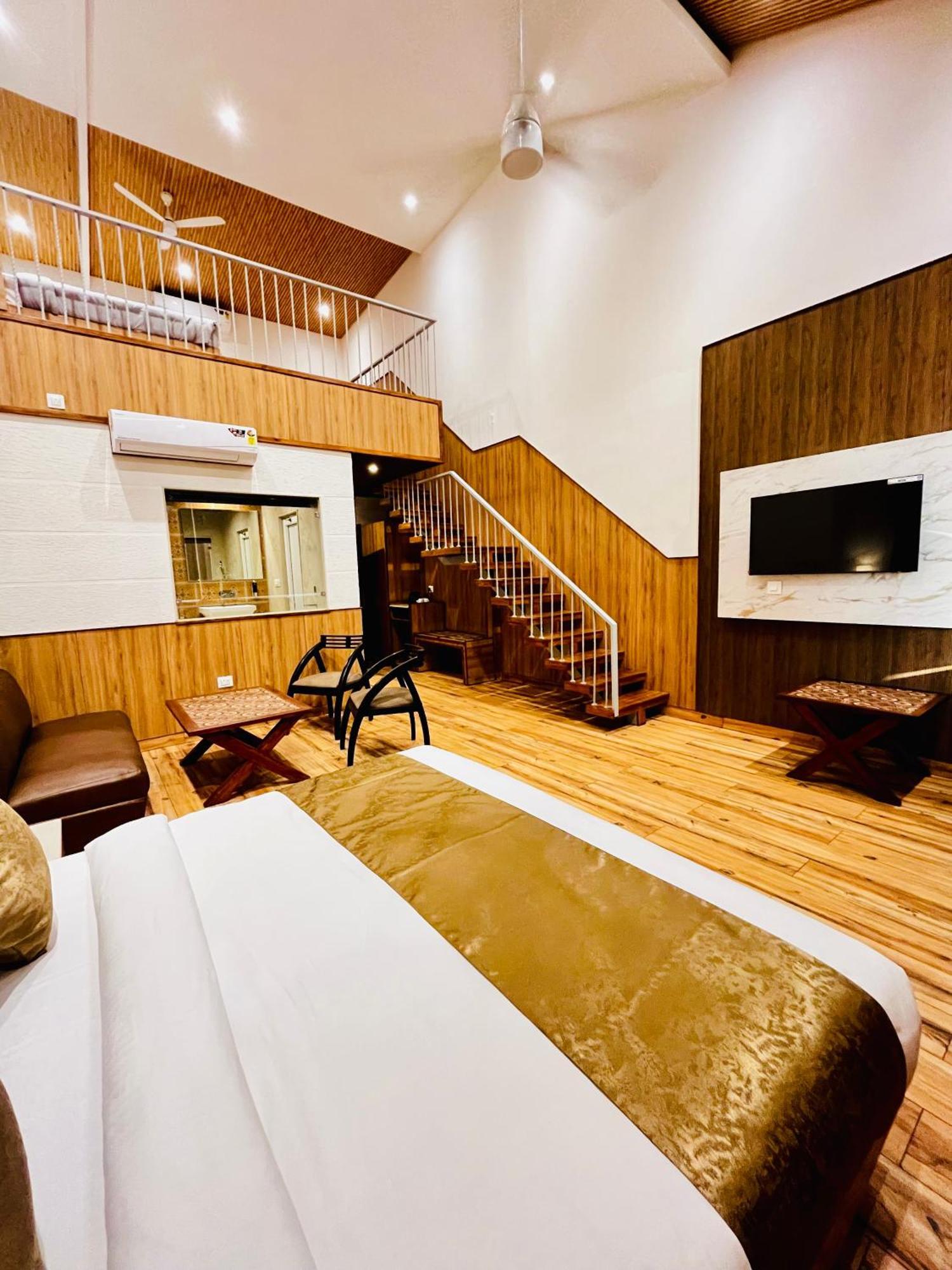 Hotel The Onix Dehradun Extérieur photo