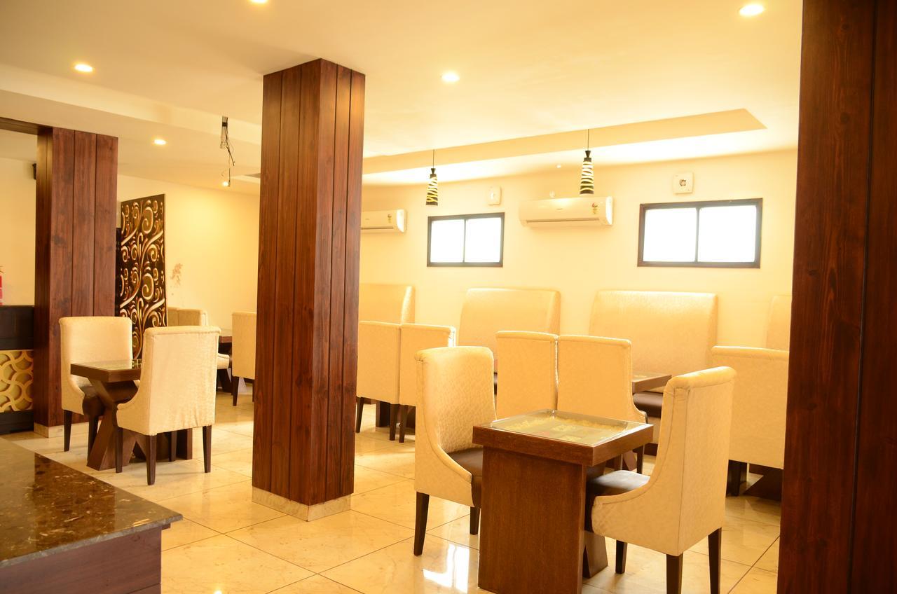 Hotel The Onix Dehradun Extérieur photo