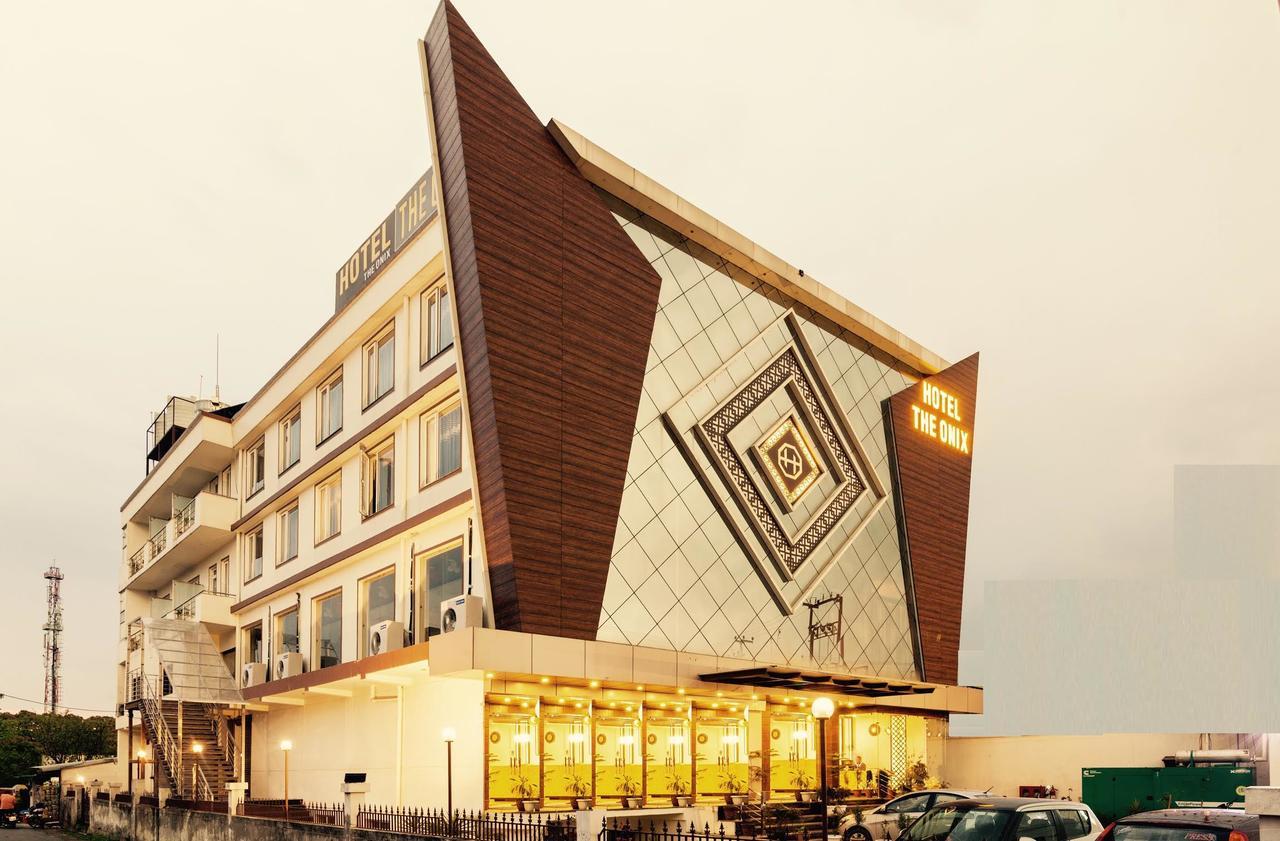 Hotel The Onix Dehradun Extérieur photo