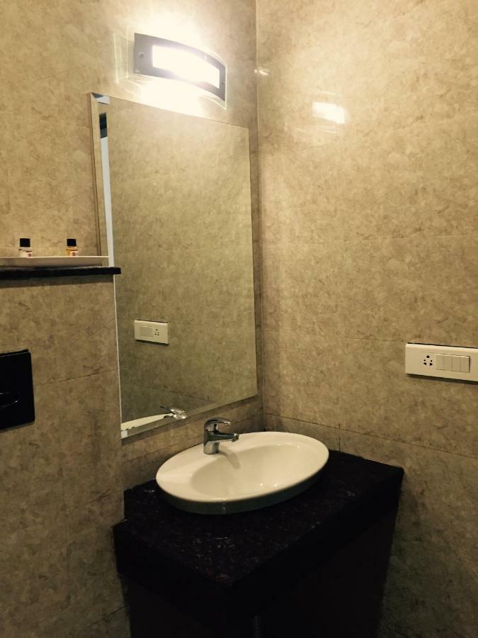 Hotel The Onix Dehradun Extérieur photo